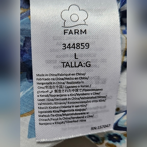 FARM Rio Blue and White Floral Womens Ana Tapestry Ruffle Blouse Size L - Picture 15 of 16